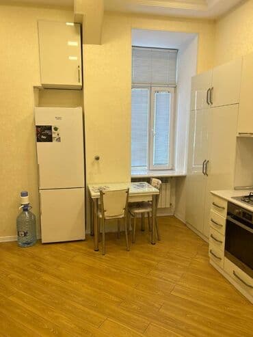 ag seher: Şəhərin mərkəzində, Səbayil rayonu, Neftçılər prospektində, Kukla — 7