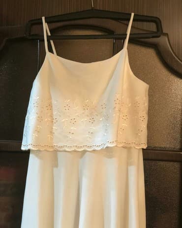 qadınlar üçün toxunma papaqlar: 1) Ziyafet paltari. Krem renginde, XS-S razmer(36 razmer).Uzunluğu — 1