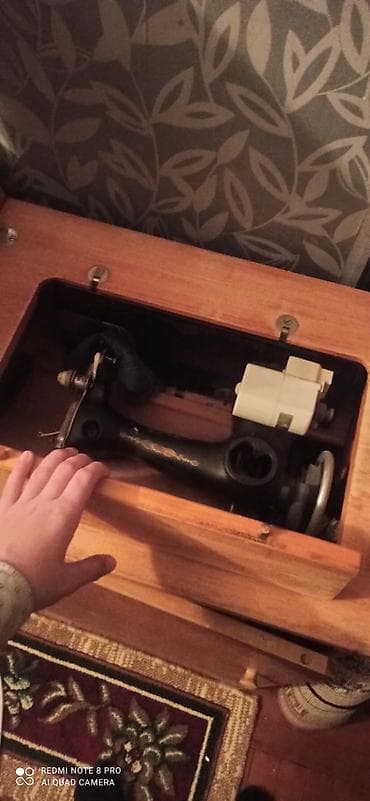 kohnə pullar: Tikiş maşını ilə paltaryuyan stol-konsol - Taxta korpuslu qatlanan — 3