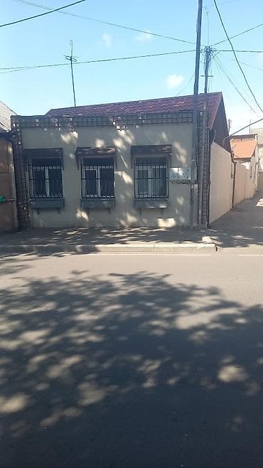 zigda heyet evi: Ev yerləşir Gəncə şəhəri mərkəz Azərin hədiyyələr dükanının yaxınlıqı — 1