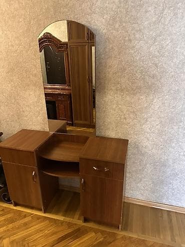 Taxtadan hazırlanmış güzgülü makiyaj/konsole stol dəsti - Material