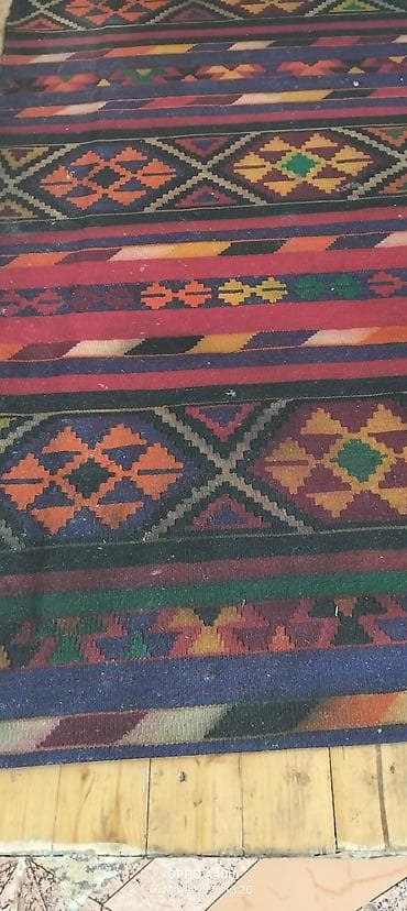 Новое на lalafo: 2 eded qedimi kilim munasib qiymete satılır. Birinin şekilde — 4
