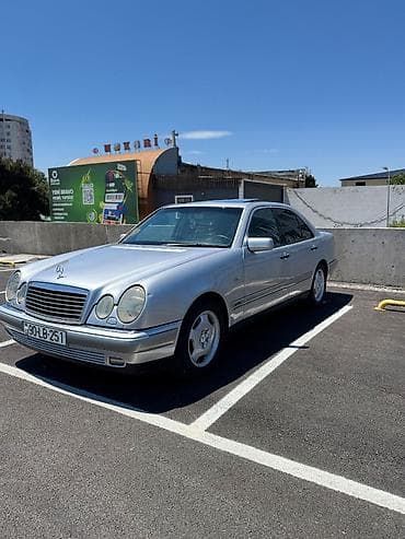 afdamabiler: Mercedes-Benz E 240: 2.4 l | 1998 il Sedan — 4