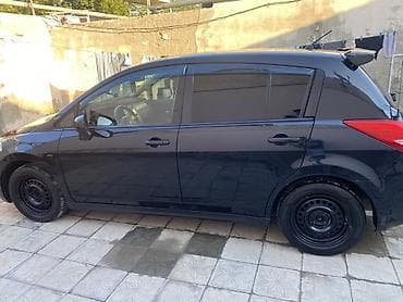 Продажа авто: Nissan Tiida, qara rəng, hetçbek gövdə. - Güclü və qənaətcil benzin — 3