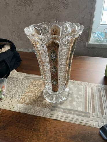 Bu dəstə müxtəlif ölçülü beş ədəd kristal meyvə qabı daxildir. Hər bir