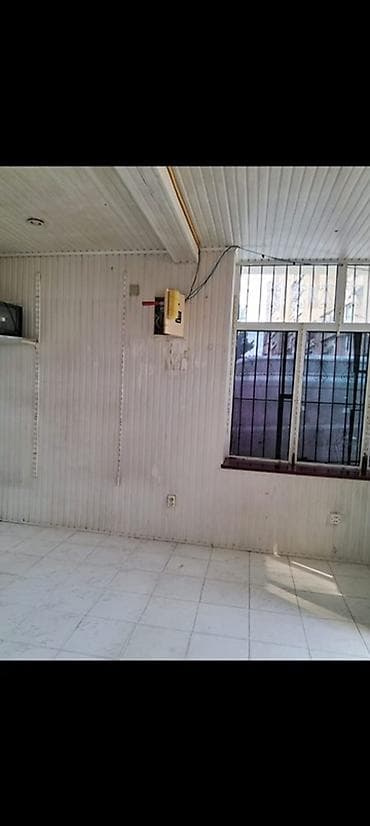 insaatcilarda ucuz kiraye evler: İcarəyə verilir – 30 m² obyekt - Ümumi plan: vitrin pəncərəli ön — 2