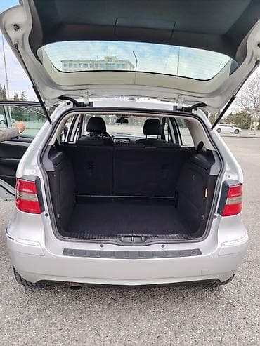 ucuz mercedes: Mercedes-Benz B-Class, gümüşü rəngli kompakt hetçbek. Xarici — 10