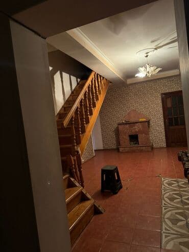 Günlük kirayə evlər: Kirayə verilir: həyət evi otag yoldasi adam basi 150 Təsvir: - İki — 4