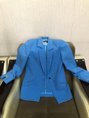 35 azn alınıb 10 azn satılır. Mavi rəngli qadın blazeri. Bu blazer