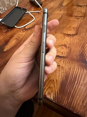 iphone 4 s: IPhone 8, 64 GB, Black Titanium, Barmaq izi — 5