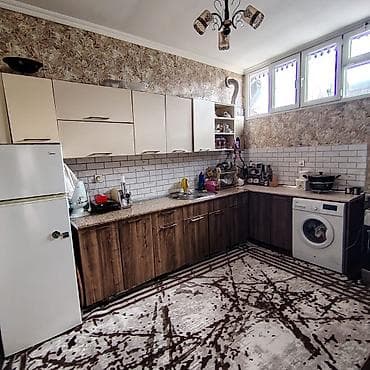 Mənzillər: Satılır: həyət evi - Geniş həyətli, bir mərtəbəli ev. Evin önündə — 5