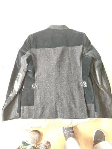 Kostyumlar: Kişi üçün şık blazer gödəkcə 5-6 dəfə geyinilib dar olduğu üçün — 2