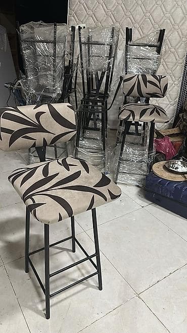 oyunçu stulu: Məhsul: Bar/taburet tipli stul - Dizayn: Açıq bej rəngli oturacaq və — 4