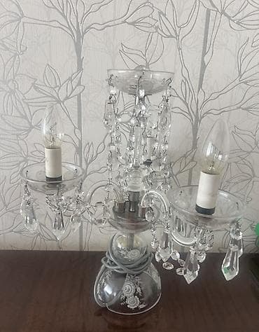 divar lampalari: Klassik üslubda şamdan formalı masaüstü kristal lampadır — 2