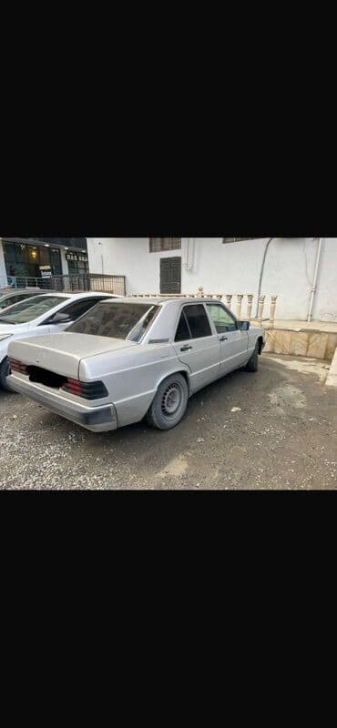 модельный ряд и цены на мерседес в баку: Arendaya verilir Sedan avtomobil – gümüşü rəng - Kuzov: 4 qapılı — 2