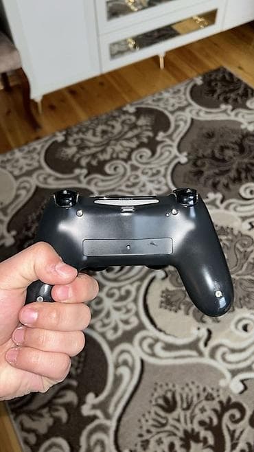 playst: Sony PlayStation 4 (PS4) – original “Fat” model Xüsusiyyətlər: - 500 — 4