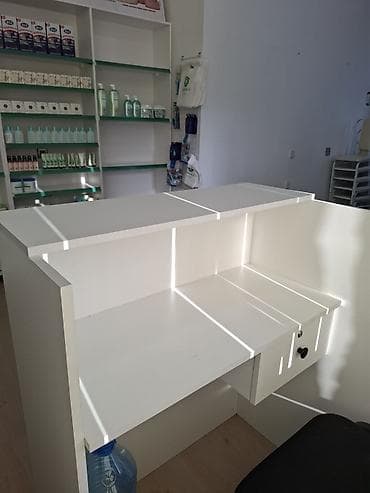 Digər mebel: 4 ədəd yeni vitrin polkalar, 1 ədəd yeni jurnalni masa, 1 ədəd yeni — 7