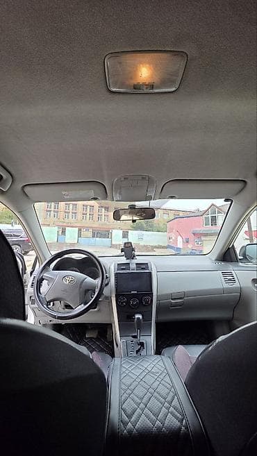 annaite teker: Toyota Corolla XLE/LE sedan – ağ rəng, 4 qapılı, ön/yan aerodinamik — 9