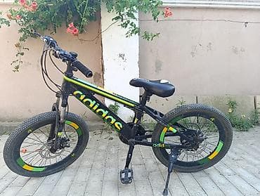 usaq velosipedler: Uşaq velosipedi – Adidas dizaynlı, qara rəngdə yaşıl-sarı aksentlərlə — 2
