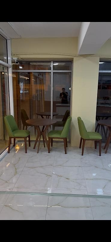 mini soyudu: Kafe üçün avadanlıq dəsti Tərkib: - 2 ədəd yuvarlaq taxta masa – — 3