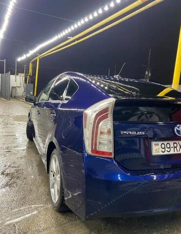 disk teker kreditle: Toyota Prius: 1.8 l | 2013 il Sedan — 6