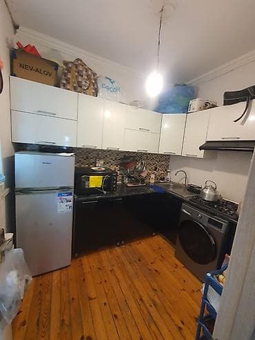 Metbex mebeli ela veziyyetde 230₼ satilir .Uzerinde moyka,qaz verilir
