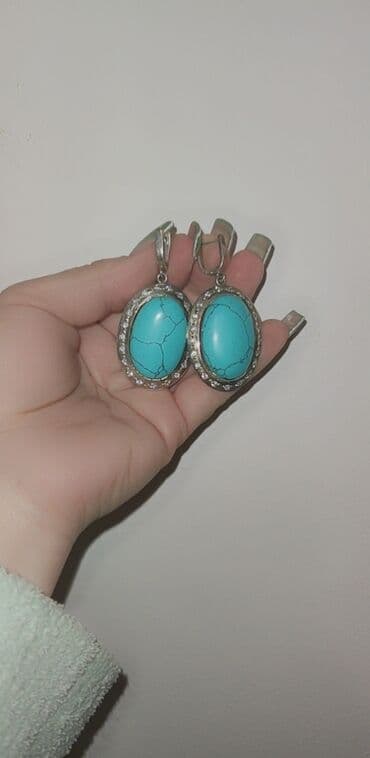 zümrüd qaşlı üzüklər: Sırğa, Ünvandan götürmə — 2