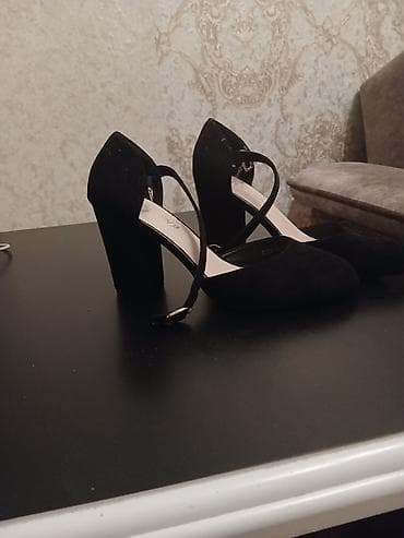 Qadın üçün zərif qara tufli - Model: klassik qara, badam uclu - — 2