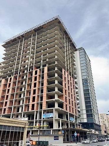 Mənzillər: Satılır 3 otaqlı yeni tikili 145 m², Şah İsmayıl Xətai m. Kateqoriya — 2