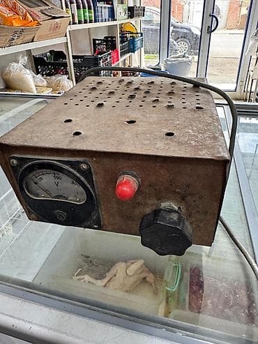 Köhnə tip tənzimlənən gərginlik mənbəyi (laborator