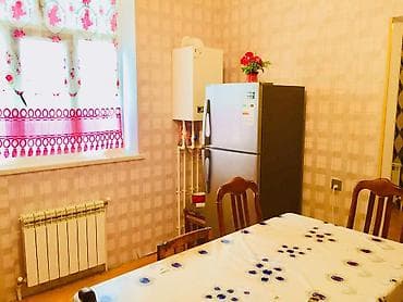 дом с цокольным этажом и гаражом: 3 otaqlı ev – mebel və texnika ilə - Geniş mətbəx: qırmızı-ağ rəngli — 7