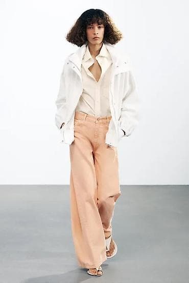 ZARA kurtka, bir-iki defe geyilib teze kimidir. Oversize modeldir