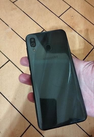 Фото и видеокамеры: Samsung Galaxy A30, 32 ГБ, цвет - Черный, Две SIM карты — 1