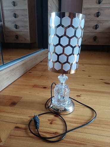 Masaüstü dekorativ lampa - Şık metal abaşur: altıbucaqlı (hexaqonal)