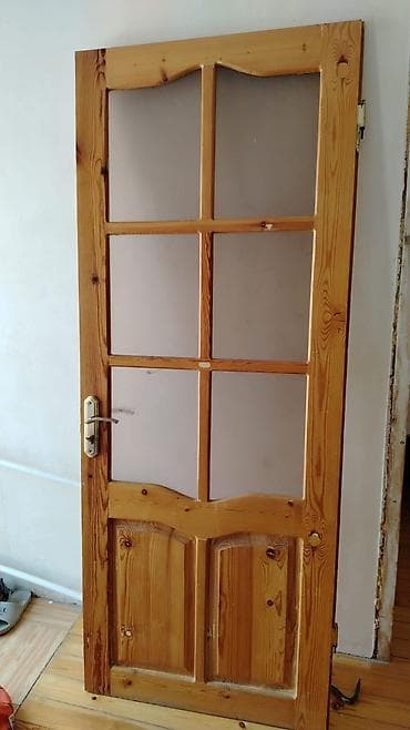 Ağac iç qapı – şüşəli klassik dizayn (3 ədəd var) - Material: təbii
