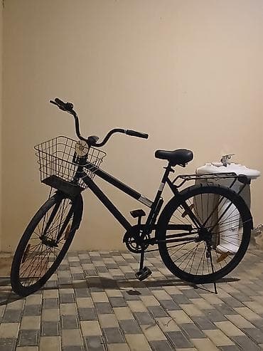 Şəhər velosipedləri: Şəhər tipli klassik velosiped - Rəng: qara, minimal dizayn - Çərçivə — 1