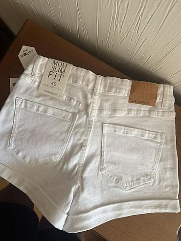 Stradivarius qadın şortu - Model: Mom Slim Fit - Rəng: ağ - Ölçü: 40 — 2