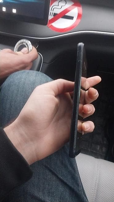 telefon ratsiya: Məhsul: Smartfon Təsvir: - Korpus: nazik, düzbucaqlı forma, qara — 5