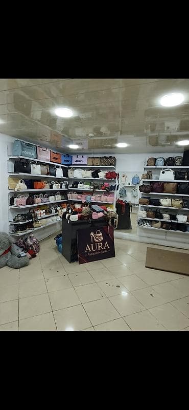 Daşınmaz əmlak: İnşaatçılarda Saf Su marketle üz üze aura canta magazasında 2900manata — 9