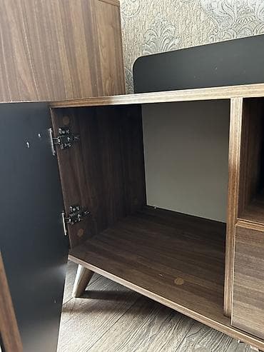 qapi aliram: Düz TV altlığı, Polkalı, Laminat — 4