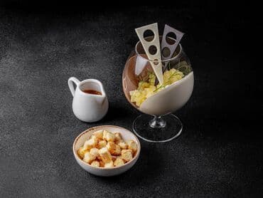 zəfər günü aid şəkillər: 📣 Restoranımıza Xanım Qarson tələb olunur! 🔹 Maaş: 500 AZN + % servis — 5