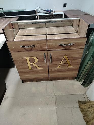 Vitrinli kassir/recepsion stolu – ağac teksturalı laminat - Üst lalafo.az -da Vitrinli kassir/recepsion stolu – ağac teksturalı laminat - Üst