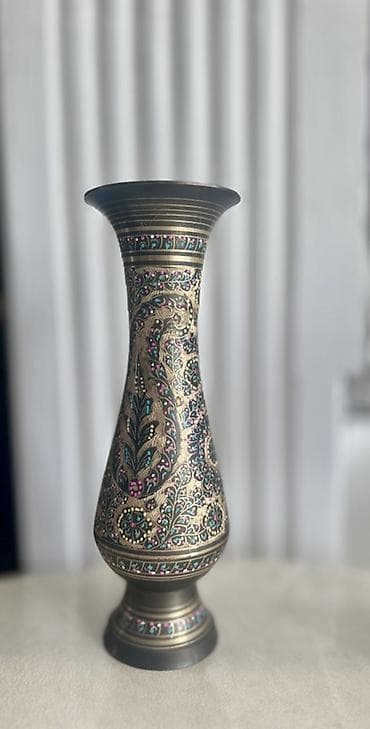 sufre dekoru: Bir vaza, Metal — 2