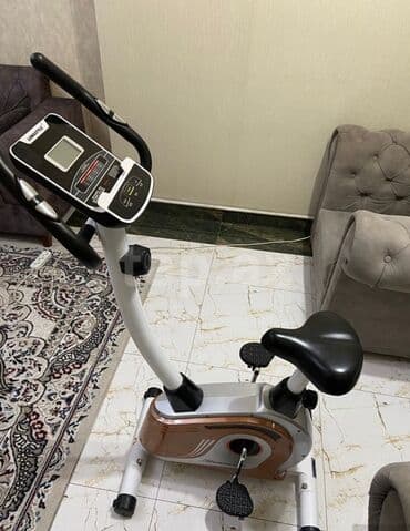 idman əlcəyi: Lifestyle markalı, qızılı və ağ rəngli, LCD ekranlı velotrenajor. Ürək — 1