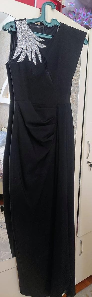 Zərif axşam donu – qara rəng, maxi uzunluq. - Model: beldə kəmər — 2