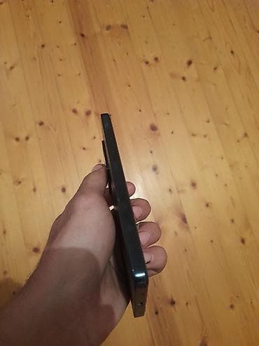 pad mini 6: Məhsul: Qara rəngli smartfon Xüsusiyyətlər: - Korpus: Düz kənarlı — 1
