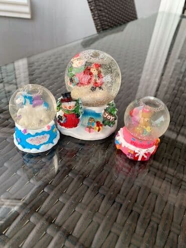 Şamlar: Yeni il və bayram mövzusunda bəzəkli qar kürəcikləri dəsti. Hamisi — 1