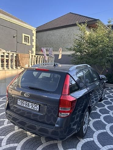 chat satisi: Kia Cee’d SW (universal), tünd boz rəng. - Gövdə tipi: universal (SW) — 4