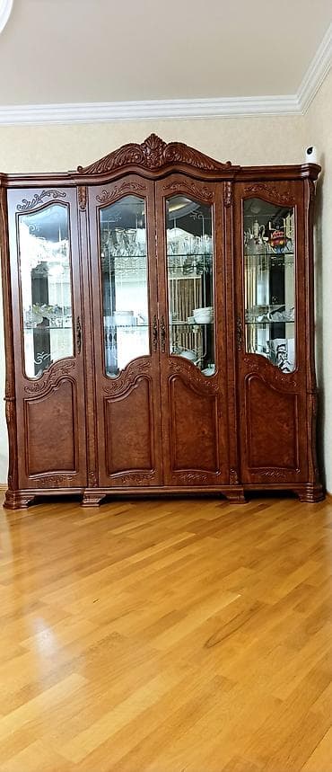 Klassik üslubda vitrinli bufet/dolap - Razmer: en-2.05 sm/ hündürlük-
