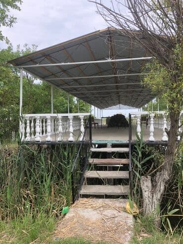 bağ evinde qalmaga aile axtarilir 2022: Ağ rəngdə, geniş sahəyə malik, bir mərtəbəli bina. Bina müxtəlif — 6